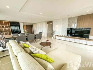 For rent 3 bedrooms condo in Yan Nawa, Bangkok