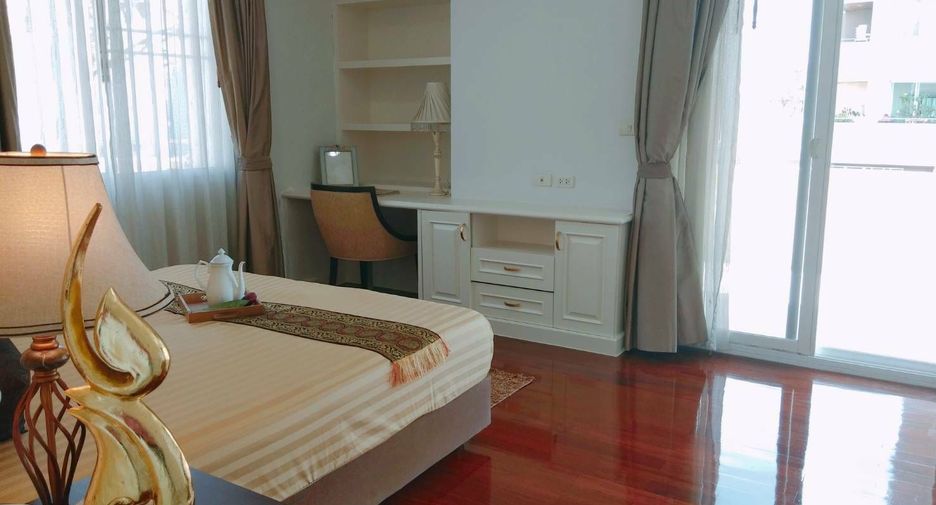 For rent 4 bedrooms condo in Watthana, Bangkok