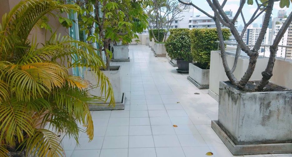 For rent 4 bedrooms condo in Watthana, Bangkok