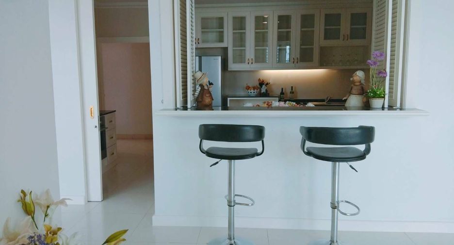 For rent 4 bedrooms condo in Watthana, Bangkok