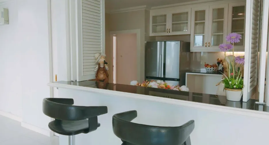 For rent 4 bedrooms condo in Watthana, Bangkok