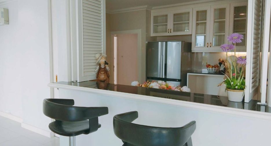 For rent 4 bedrooms condo in Watthana, Bangkok