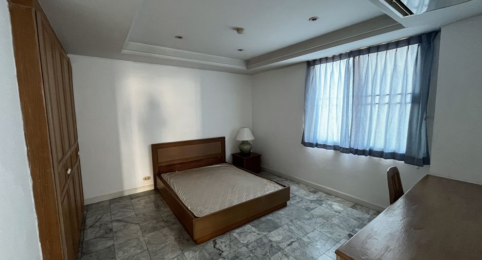For rent 3 bedrooms apartment in Sathon, Bangkok