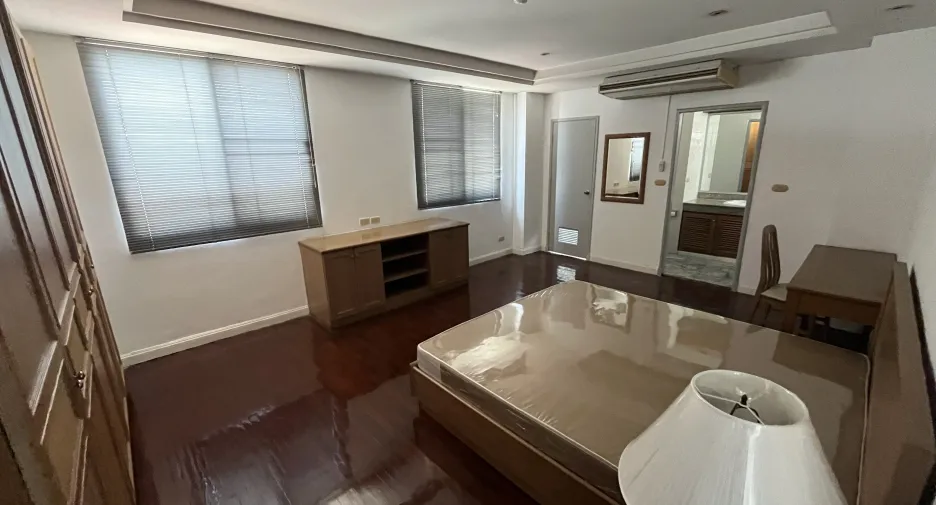 For rent 3 bedrooms apartment in Sathon, Bangkok