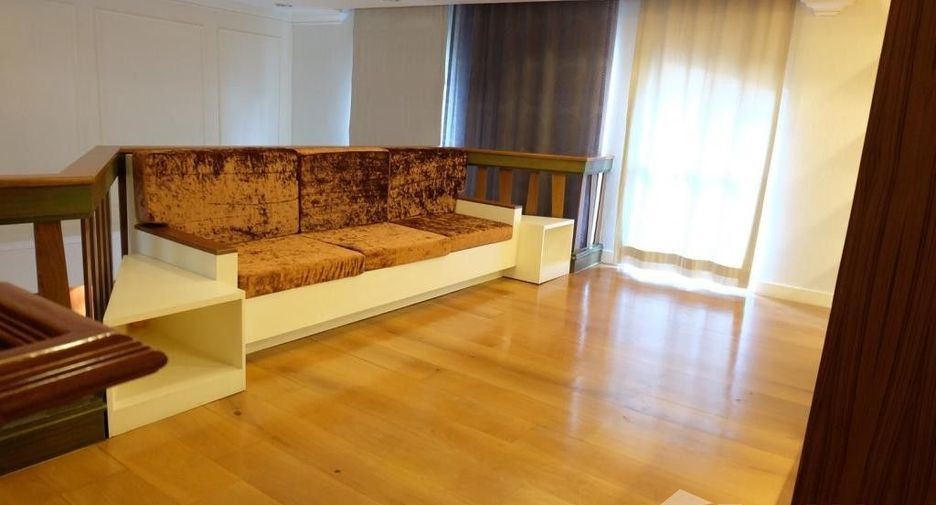 For rent 3 bedrooms townhouse in Watthana, Bangkok