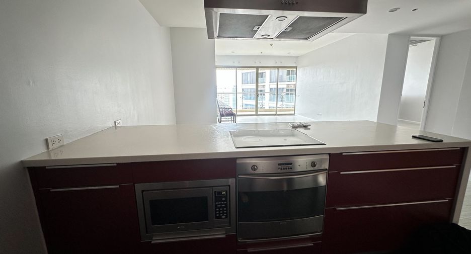 Wohnung zur Miete mit 2 Zimmer in Khlong Toei, Bangkok