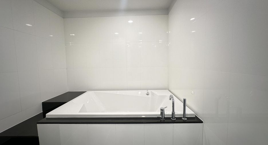 Wohnung zur Miete mit 2 Zimmer in Khlong Toei, Bangkok