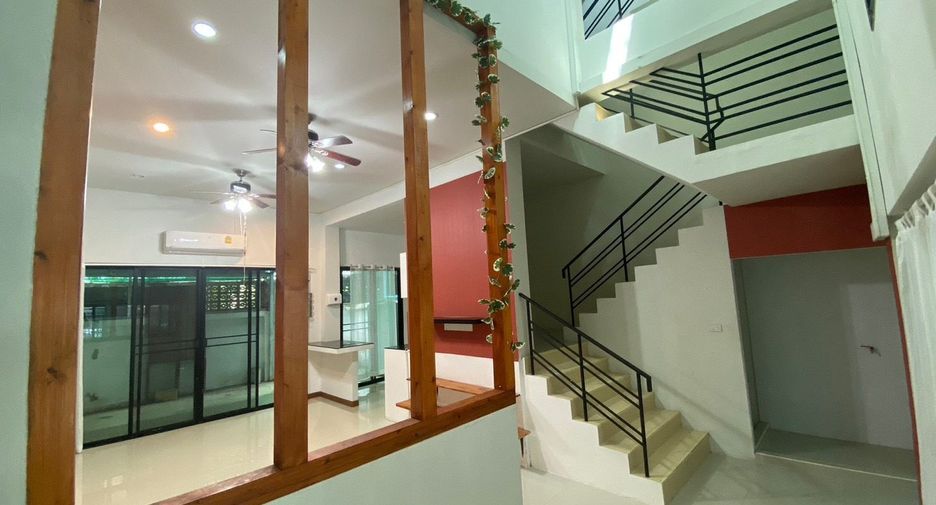 For rent 1 bed townhouse in Bang Kapi, Bangkok