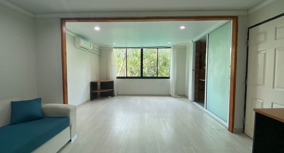 For rent 1 bed townhouse in Bang Kapi, Bangkok