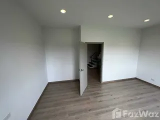 For rent 4 bedrooms townhouse in Bang Khen, Bangkok