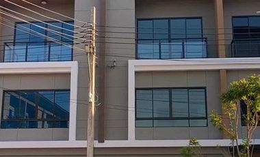 For rent 4 bedrooms townhouse in Bang Khen, Bangkok