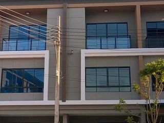 For rent 4 bedrooms townhouse in Bang Khen, Bangkok