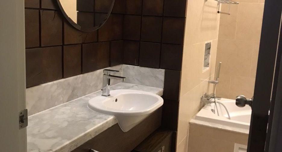 For rent 3 bedrooms condo in Watthana, Bangkok
