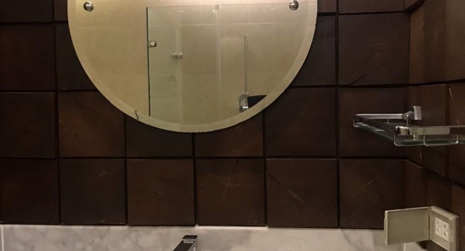 For rent 3 bedrooms condo in Watthana, Bangkok