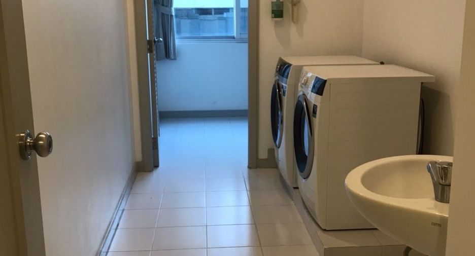 For rent 3 bedrooms condo in Watthana, Bangkok