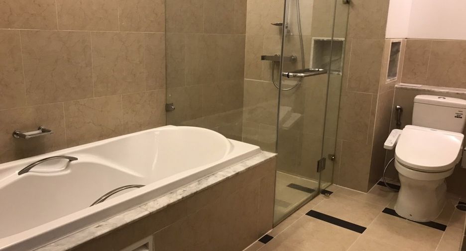 For rent 3 bedrooms condo in Watthana, Bangkok