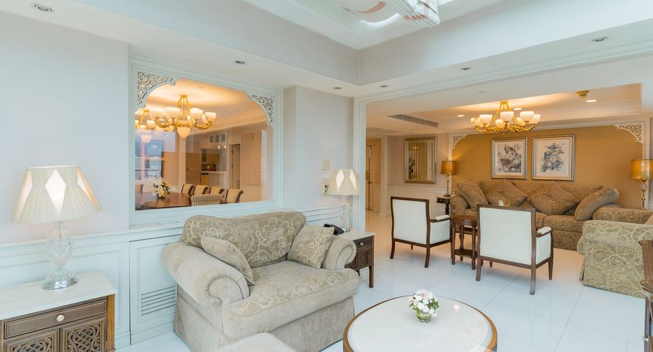 For rent 4 bedrooms apartment in Khlong Toei, Bangkok