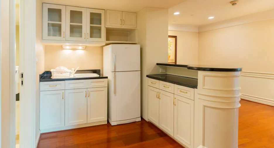 For rent 4 bedrooms apartment in Khlong Toei, Bangkok