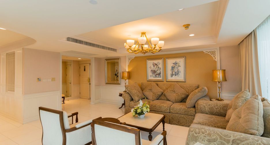 For rent 4 bedrooms apartment in Khlong Toei, Bangkok