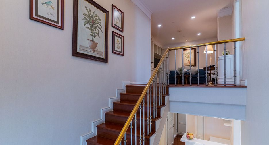For rent 4 bedrooms apartment in Khlong Toei, Bangkok