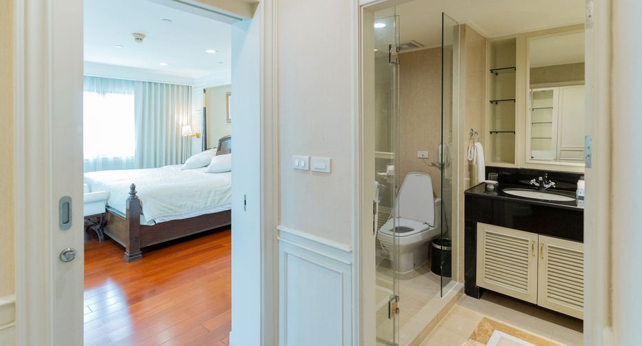 For rent 4 bedrooms apartment in Khlong Toei, Bangkok