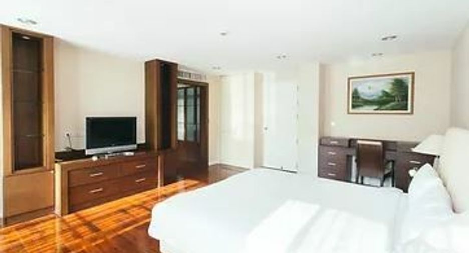 For rent 4 bedrooms apartment in Bang Na, Bangkok