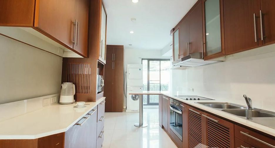 For rent 4 bedrooms apartment in Bang Na, Bangkok