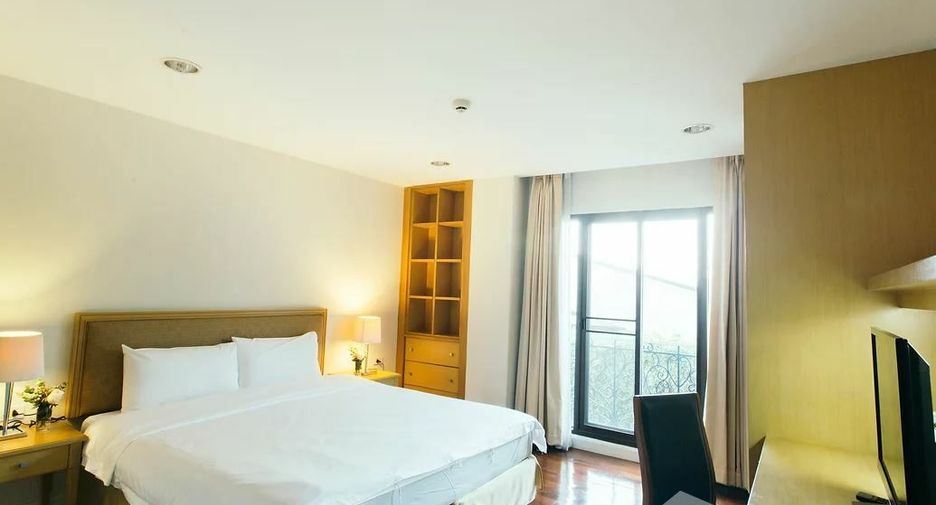 For rent 4 bedrooms apartment in Bang Na, Bangkok