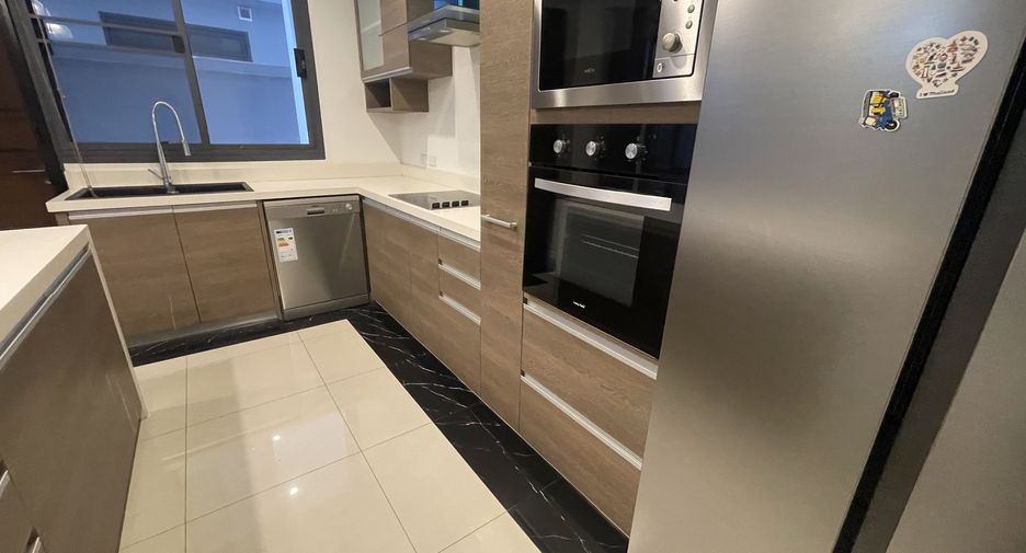 For rent 5 bedrooms house in Bang Na, Bangkok
