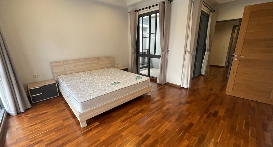 For rent 5 bedrooms house in Bang Na, Bangkok