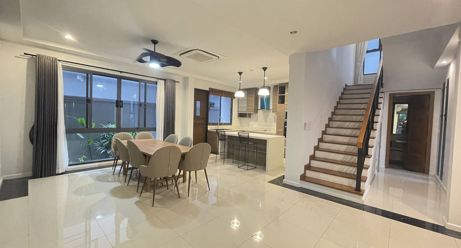 For rent 5 bedrooms house in Bang Na, Bangkok