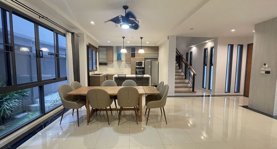 For rent 5 bedrooms house in Bang Na, Bangkok