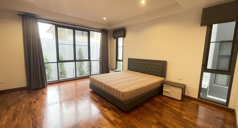 For rent 5 bedrooms house in Bang Na, Bangkok