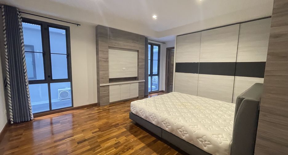 For rent 5 bedrooms house in Bang Na, Bangkok