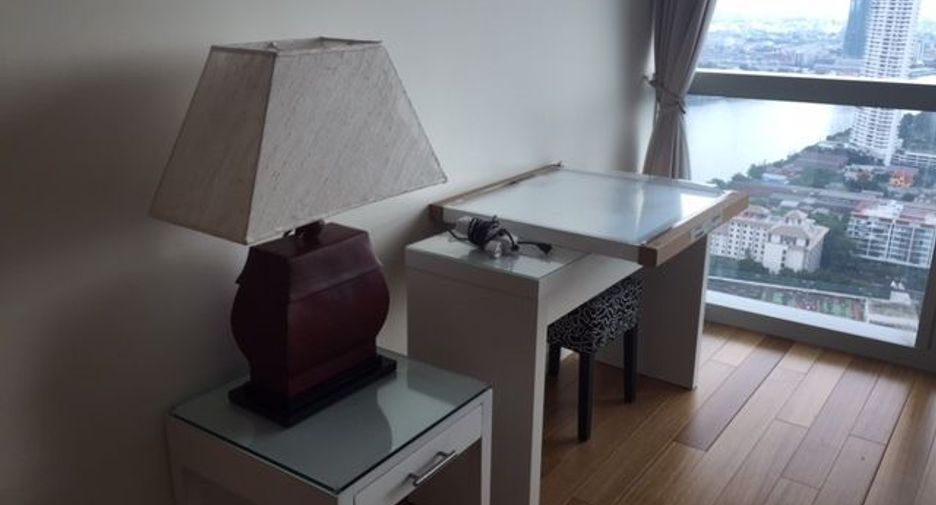 For rent 3 bedrooms condo in Sathon, Bangkok