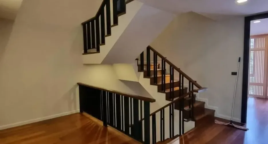 For rent 5 bedrooms townhouse in Watthana, Bangkok