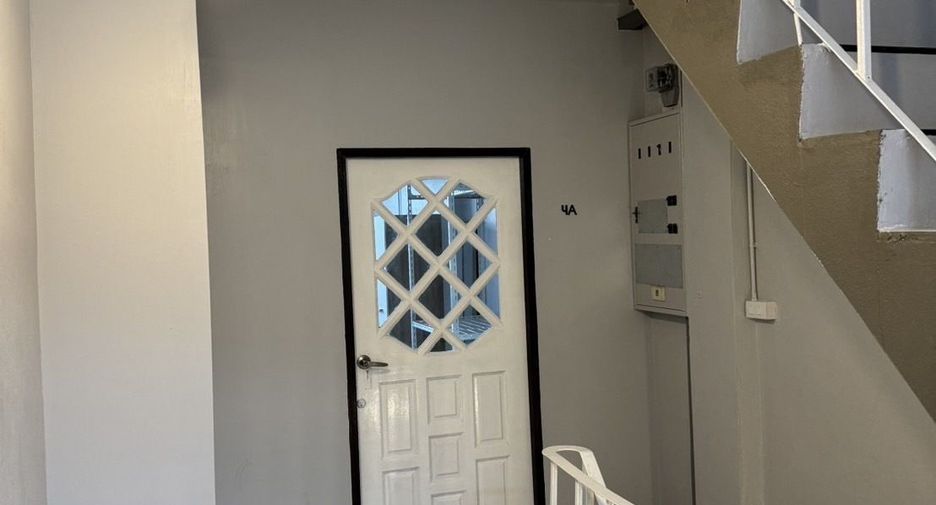 For rent 9 bedrooms retail Space in Thon Buri, Bangkok