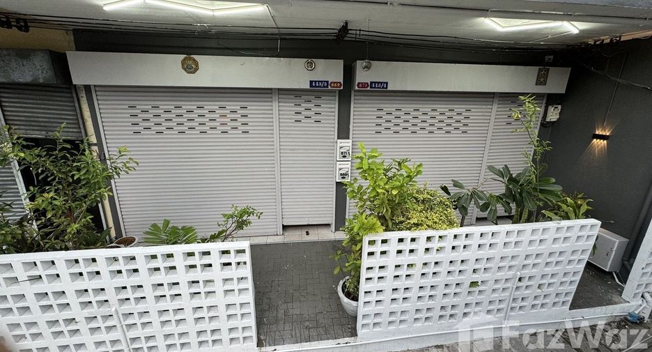 For rent 9 bedrooms retail Space in Thon Buri, Bangkok