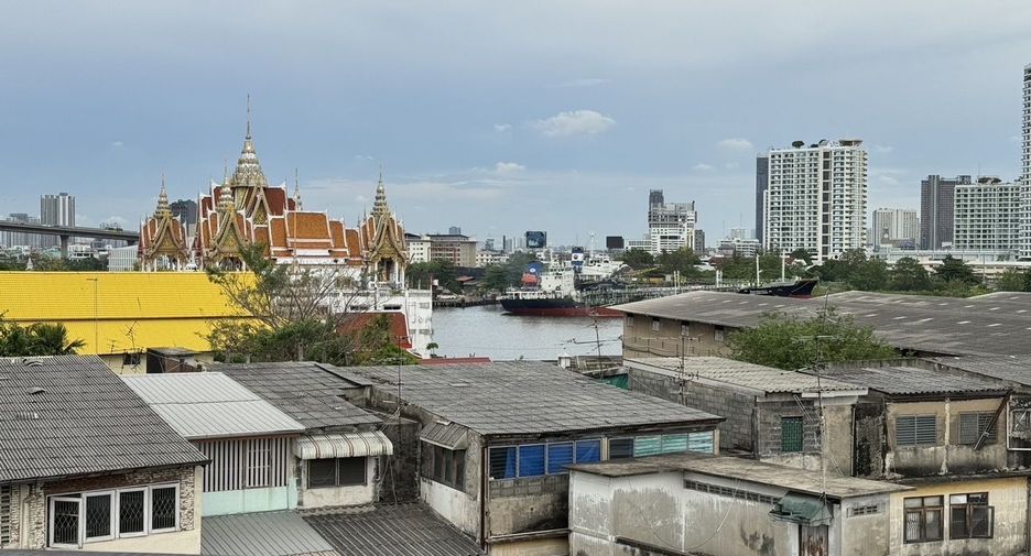 For rent 9 bedrooms retail Space in Thon Buri, Bangkok
