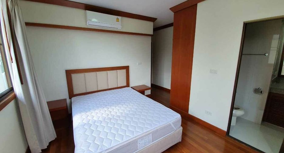 For rent 4 bedrooms apartment in Khlong Toei, Bangkok