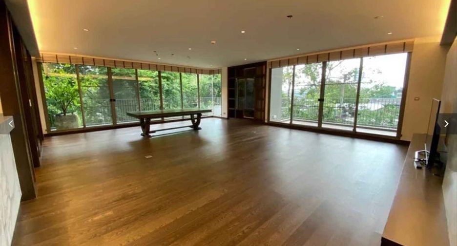For rent 3 bedrooms condo in Yan Nawa, Bangkok