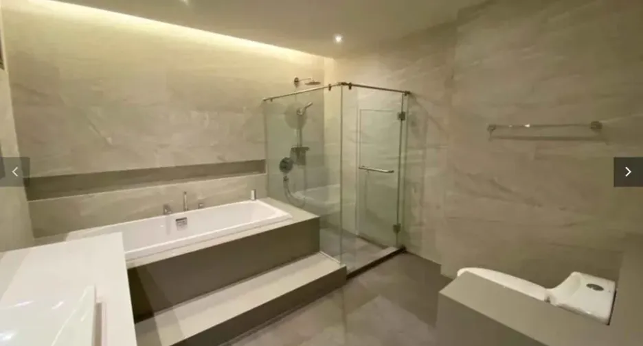 For rent 3 bedrooms condo in Yan Nawa, Bangkok