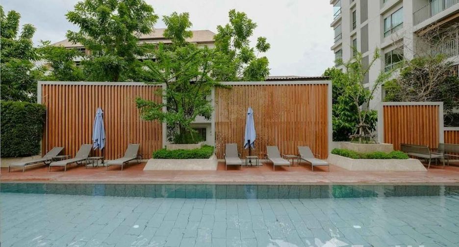 For rent 3 bedrooms condo in Yan Nawa, Bangkok