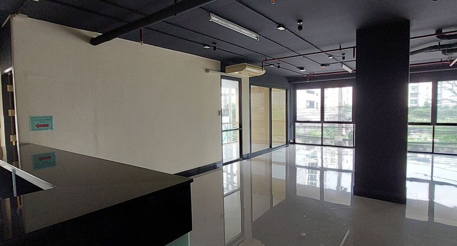 Apartment zur Miete mit 3 Zimmer in Khlong Toei, Bangkok
