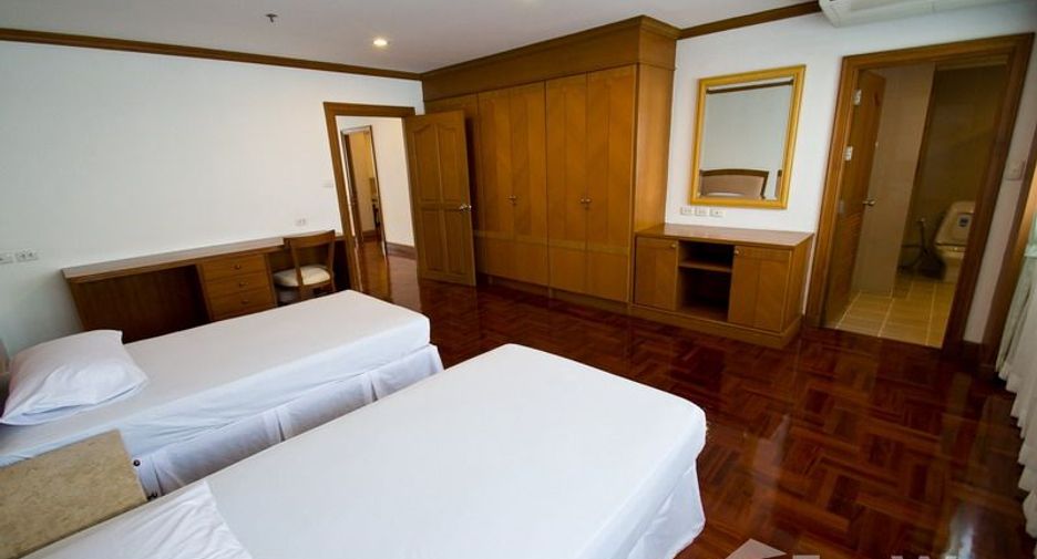 For rent 4 bedrooms condo in Khlong Toei, Bangkok