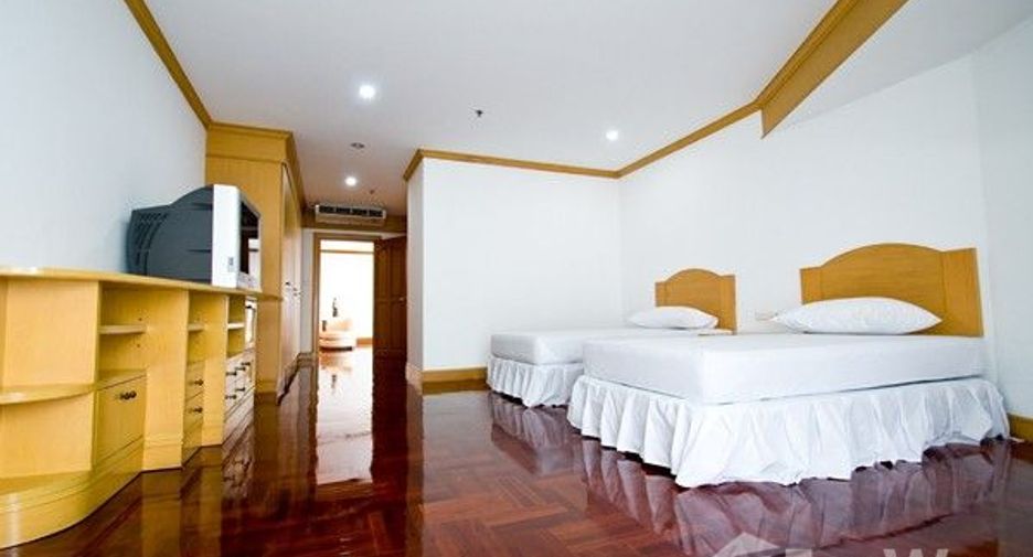 For rent 4 bedrooms condo in Khlong Toei, Bangkok