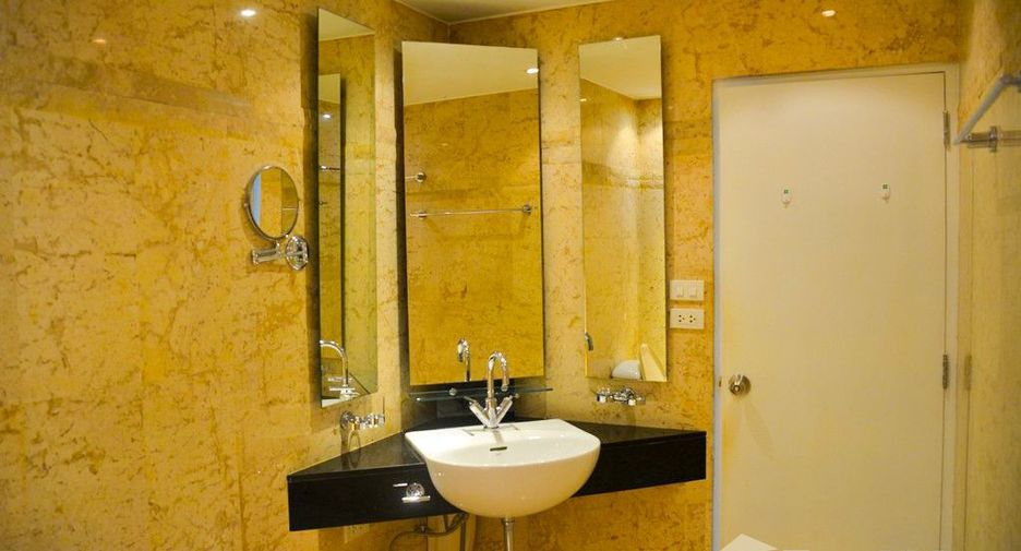 For rent 4 bedrooms condo in Watthana, Bangkok