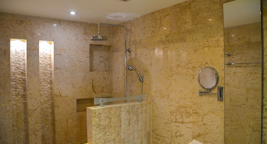For rent 4 bedrooms condo in Watthana, Bangkok
