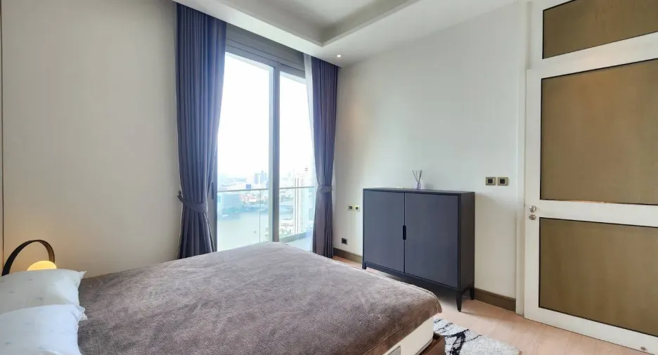 For rent 2 bedrooms condo in Khlong San, Bangkok