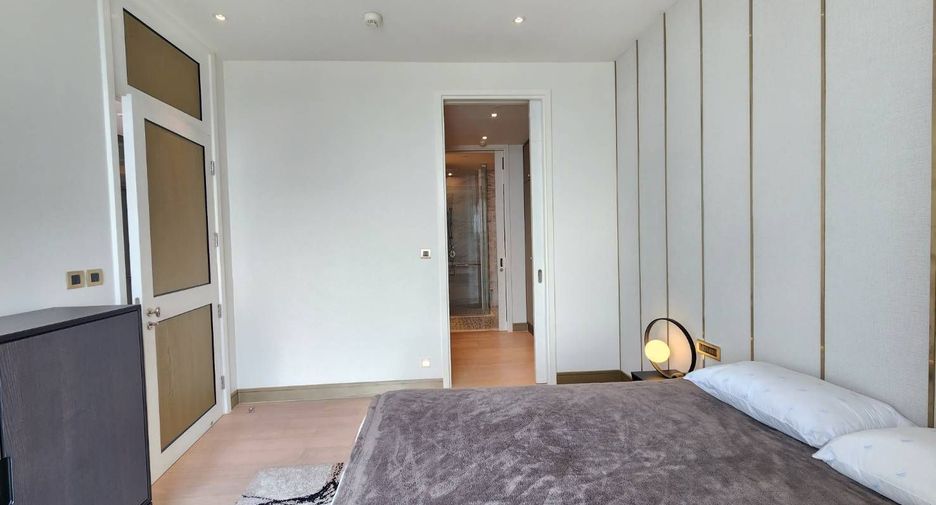 For rent 2 bedrooms condo in Khlong San, Bangkok